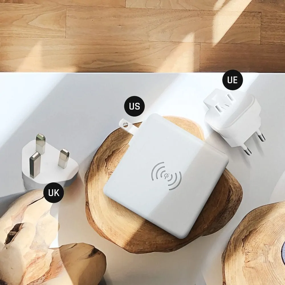 Ładowarka 4w1 dla iPhone 15/14/13/12/11 z ładowaniem bezprzewodowym, złączą USB/USB typ C, power bankiem 8000mAh, 15W