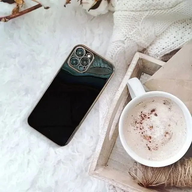 Etui do iPhone 12 Pro Max luksusowe ze złotą ramką, czarne