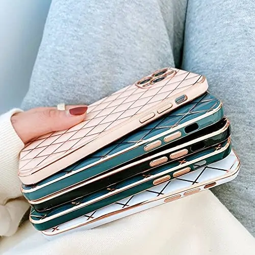 Etui do iPhone 12 Pro Max czarne węglowe ze złotym poszyciem w diamenty