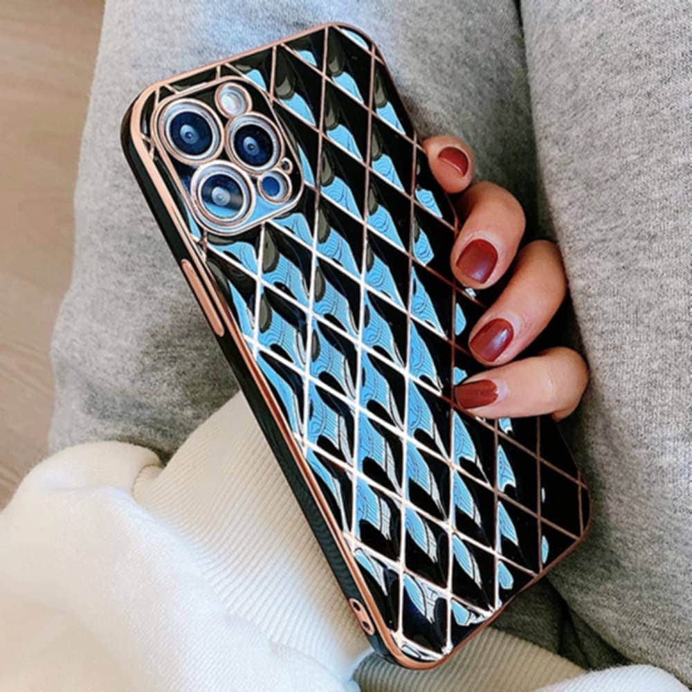 Etui do iPhone 12 Pro czarne węglowe ze złotym poszyciem w diamenty