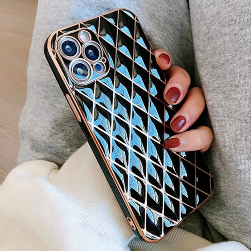 Etui do iPhone 12 Pro Max czarne węglowe ze złotym poszyciem w diamenty