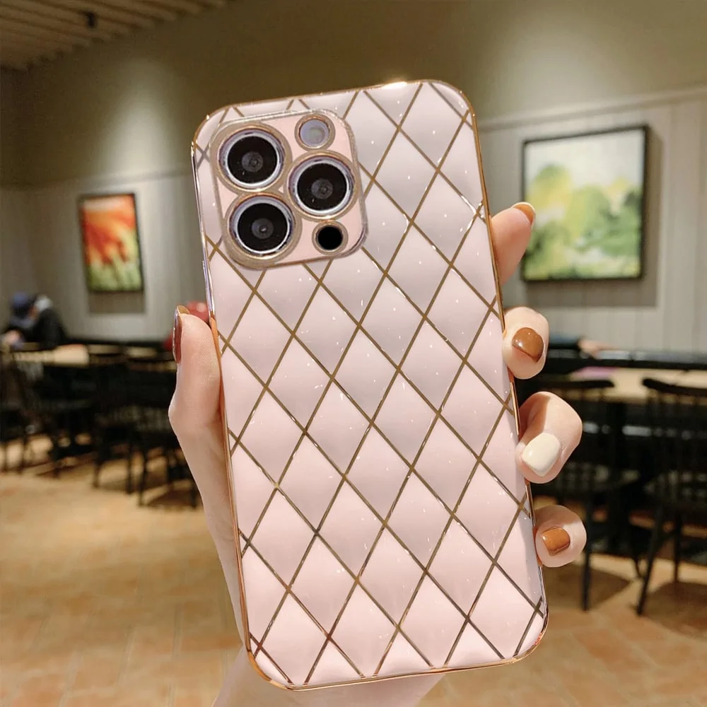 Etui do iPhone 13 Pro pudrowy róż ze złotym poszyciem w diamenty