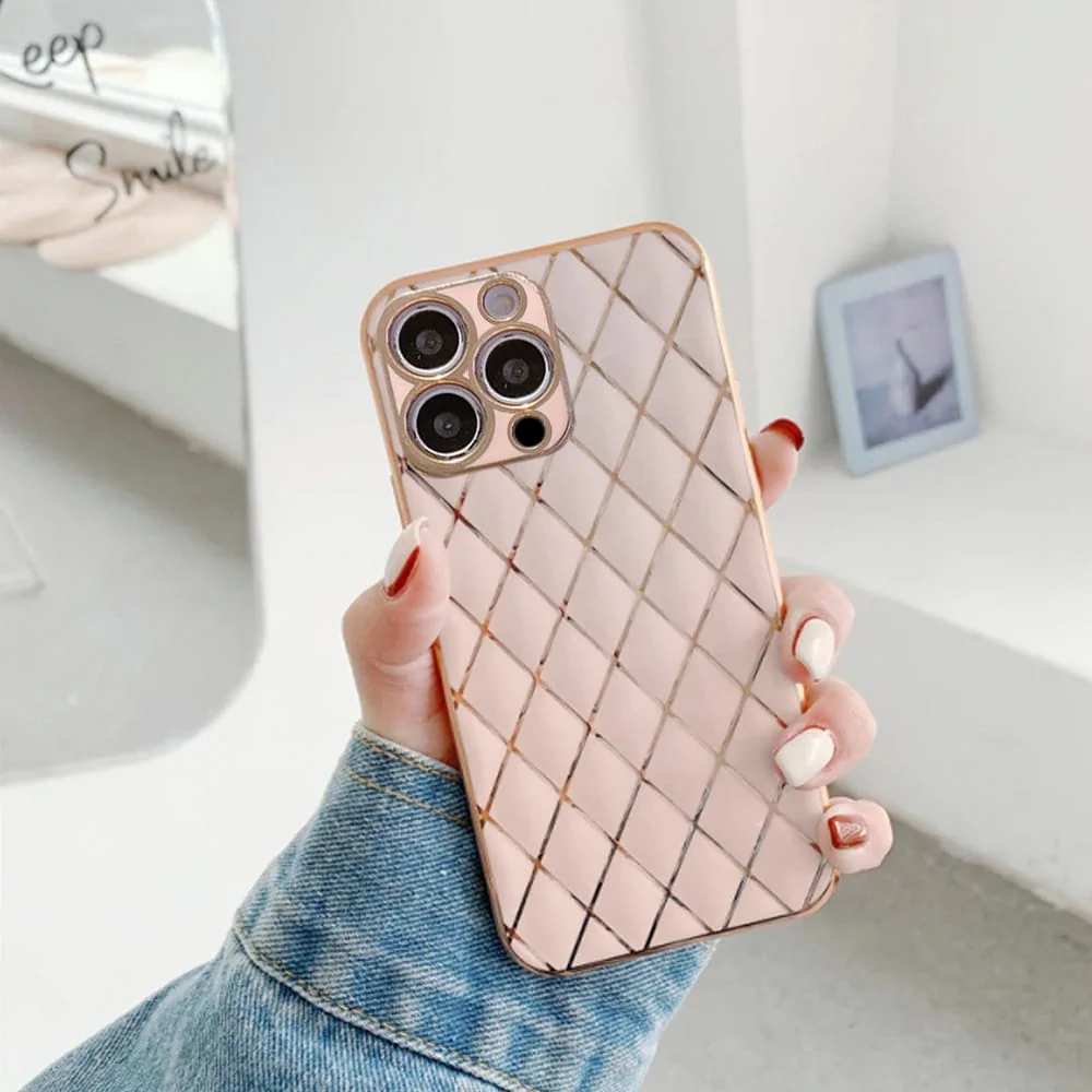 Etui do iPhone 13 Pro pudrowy róż ze złotym poszyciem w diamenty