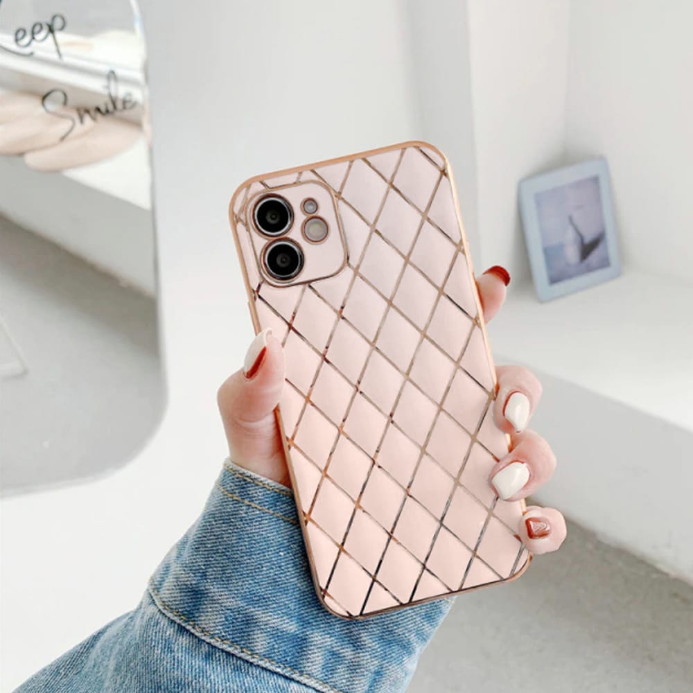 Etui do iPhone 11 pudrowy róż ze złotym poszyciem w diamenty