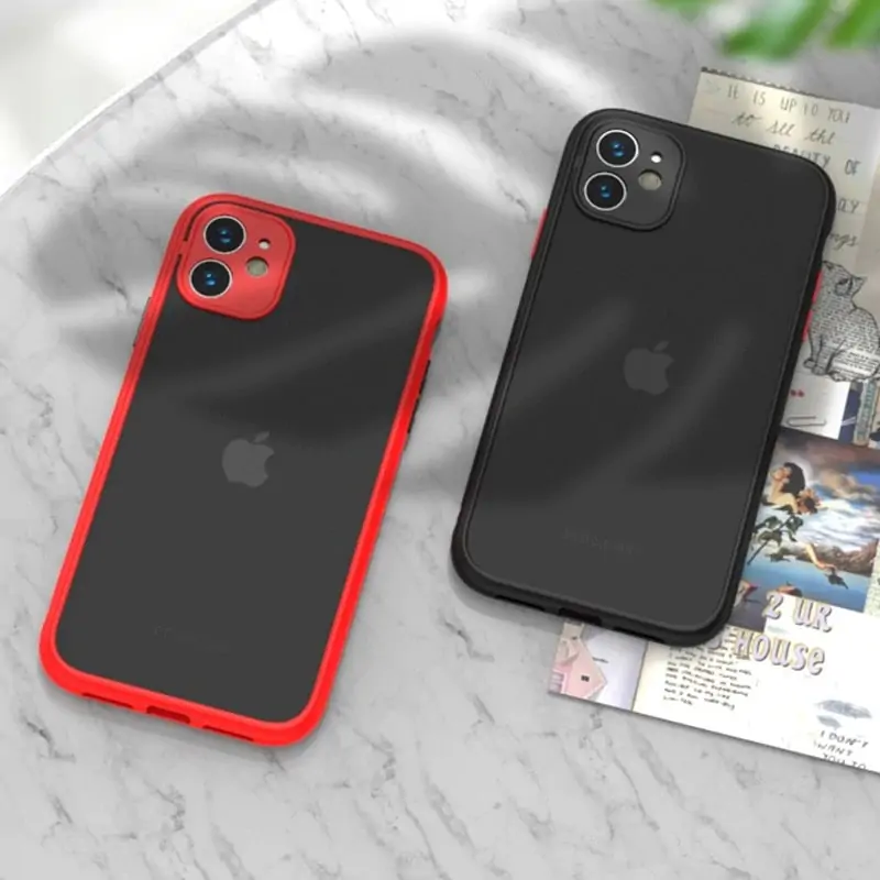 Etui do iPhone 12 półprzeźroczyste matowe z ochroną aparatu, czarne