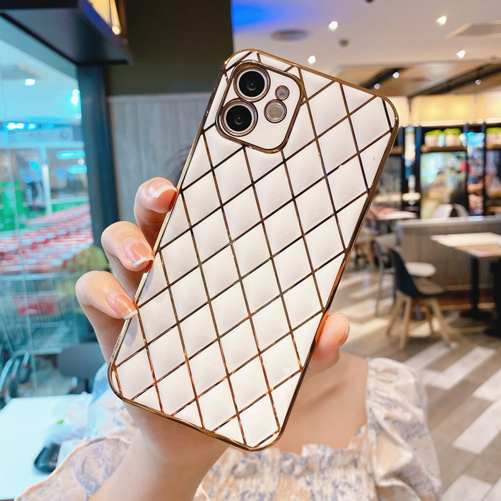 Etui do iPhone 12 białe alabastrowe ze złotym poszyciem w diamenty