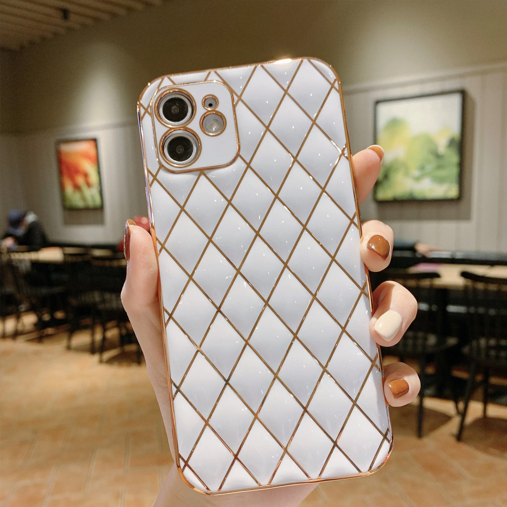 Etui do iPhone 12 białe alabastrowe ze złotym poszyciem w diamenty