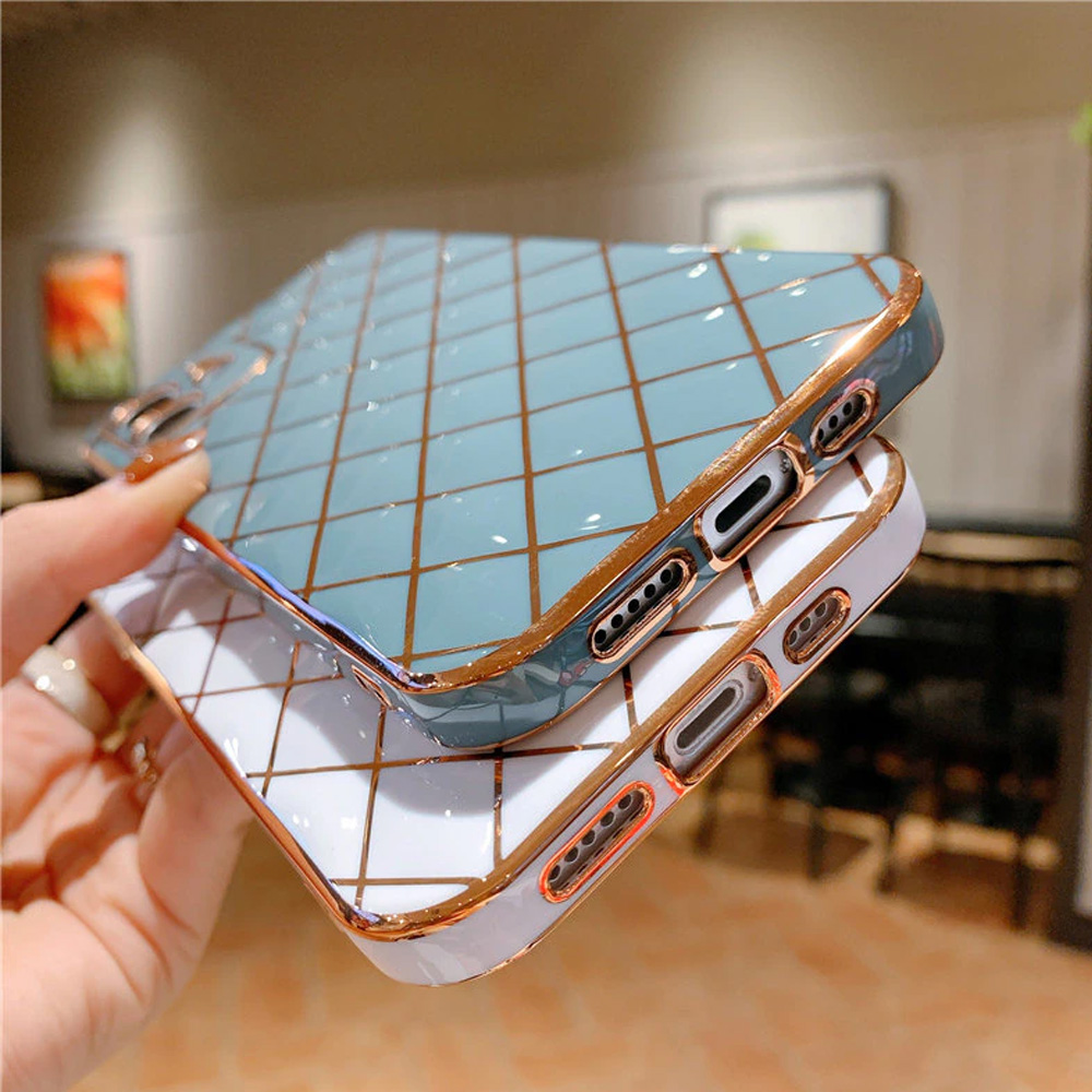 Etui do iPhone 12 białe alabastrowe ze złotym poszyciem w diamenty