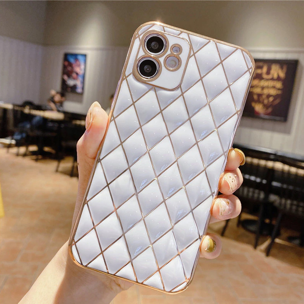Etui do iPhone 12 białe alabastrowe ze złotym poszyciem w diamenty