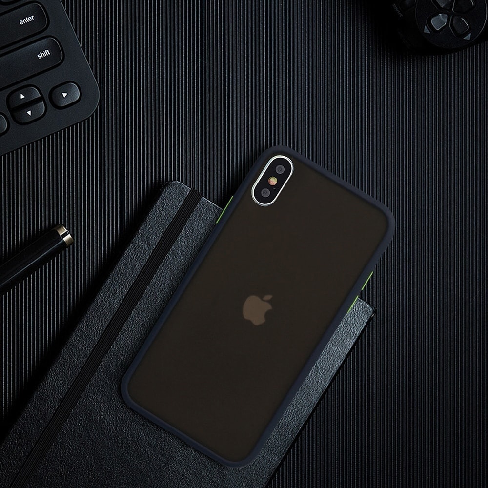 Etui do iPhone X/XS półprzeźroczyste matowe z ochroną aparatu, czarne