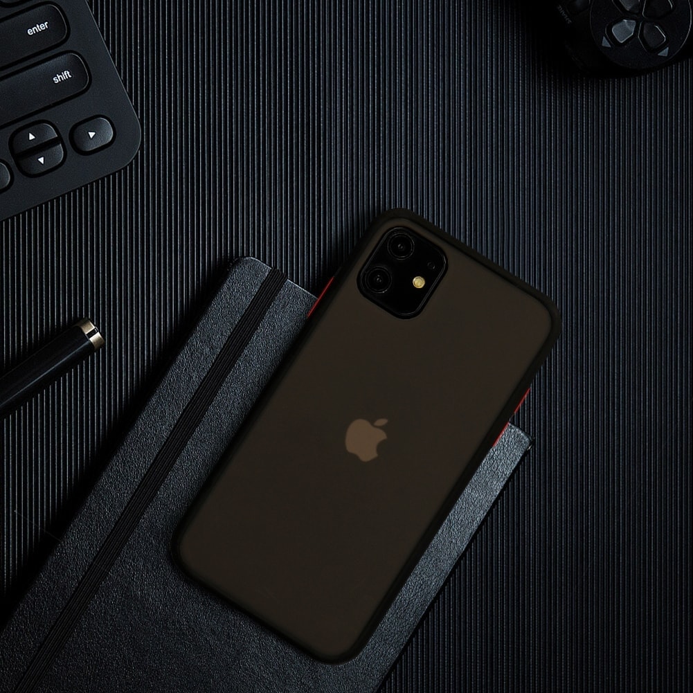 Etui do iPhone XR półprzeźroczyste matowe z ochroną aparatu, czarne