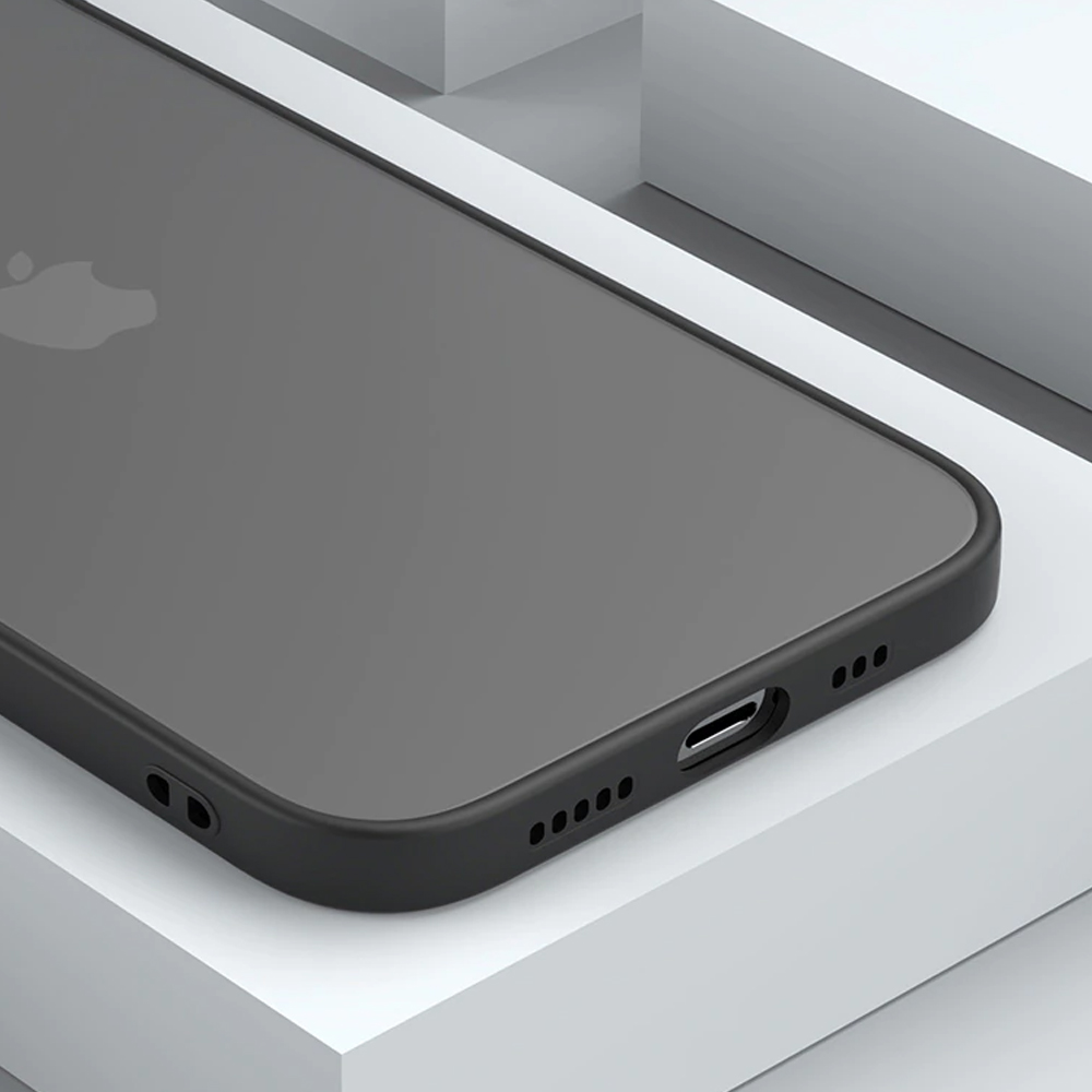 Etui do iPhone 13 półprzeźroczyste matowe z ochroną aparatu, czarne (OUTLET)