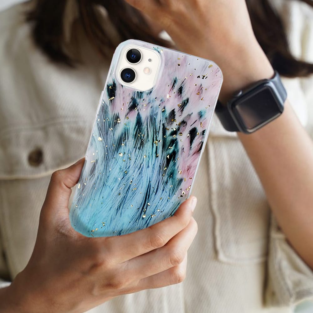 Etui do iPhone 11 brokatowe niebieskie pióra z cząstkami złota