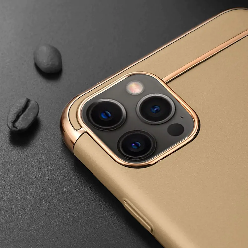 Etui do iPhone 12 Pro Max eleganckie cienkie ze zdobieniami i widocznym logo, złote