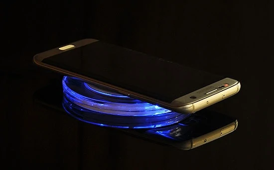 Bezprzewodowa uniwersalna ładowarka indukcyjna Qi, biała