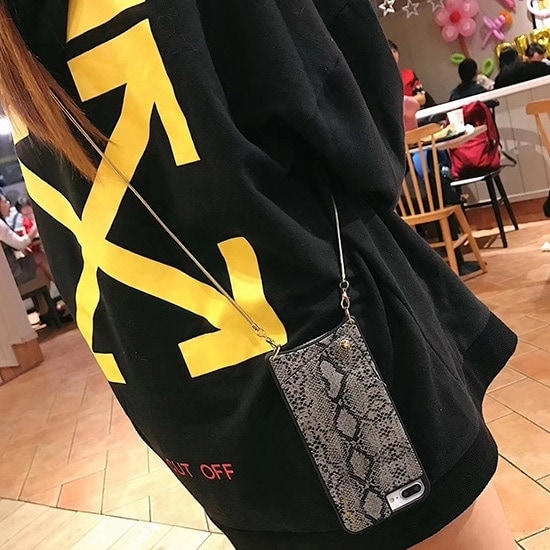 Eleganckie stylowe etui torebka, szara wężowa skóra do iPhone XR