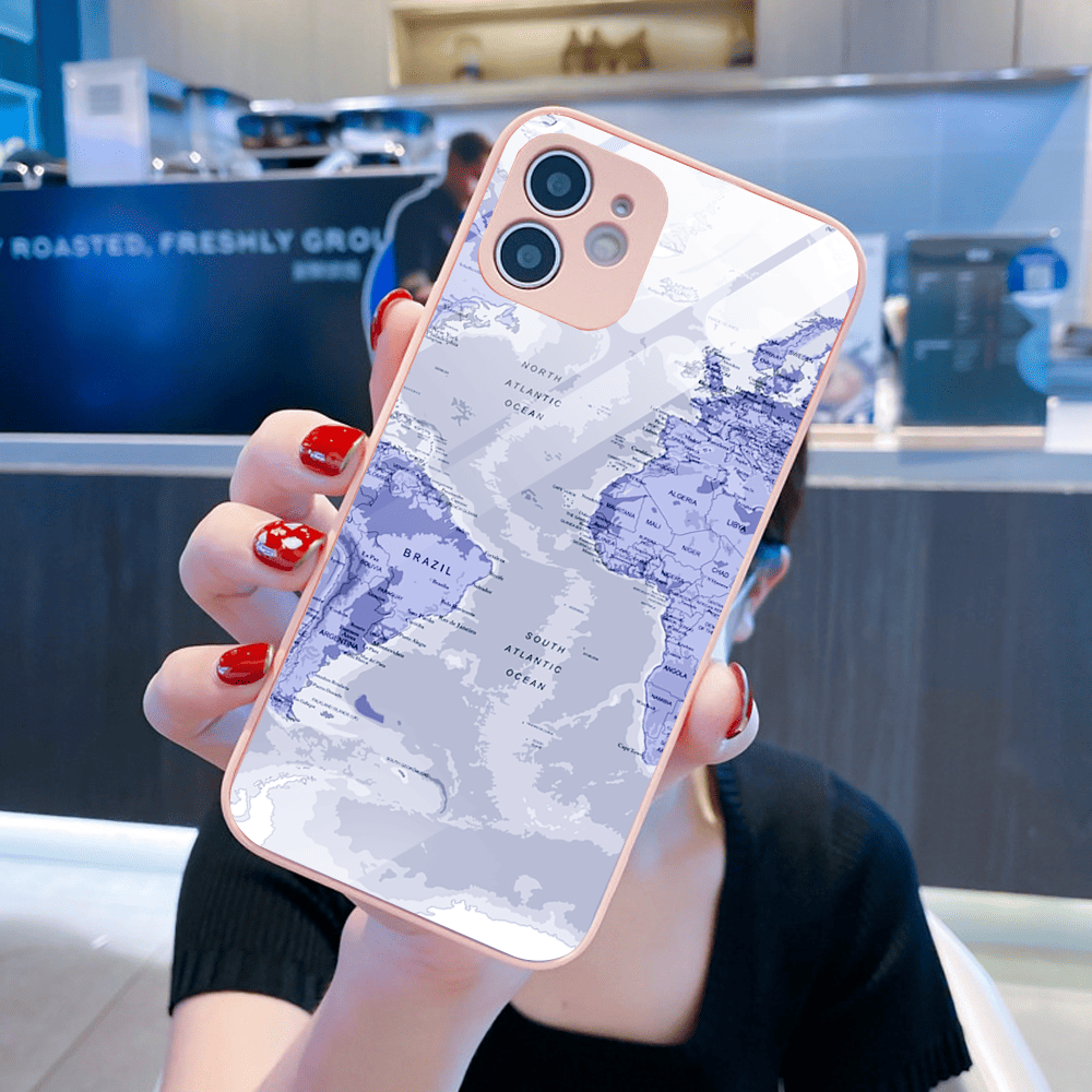 Etui do iPhone 12, szklany tył, osłona kamery, mapa świata, łososiowe