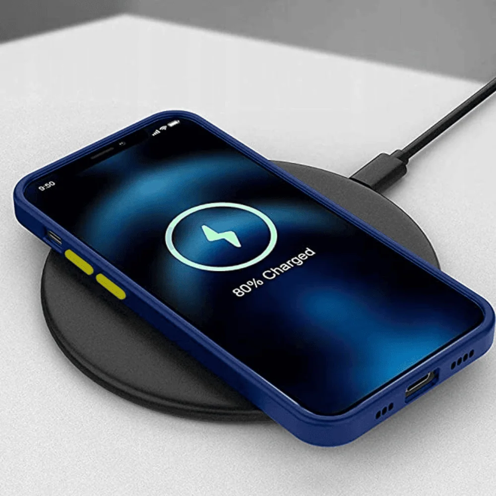 Etui do iPhone 13 półprzeźroczyste matowe z ochroną aparatu, niebieskie (OUTLET)