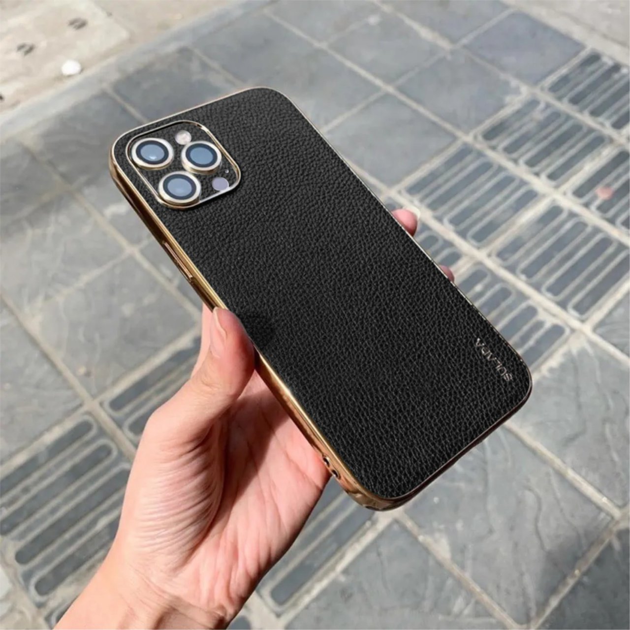 Etui do iPhone 15 Pro eleganckie luksusowe skórzane, z osłoną kamery, czarne ze złotem