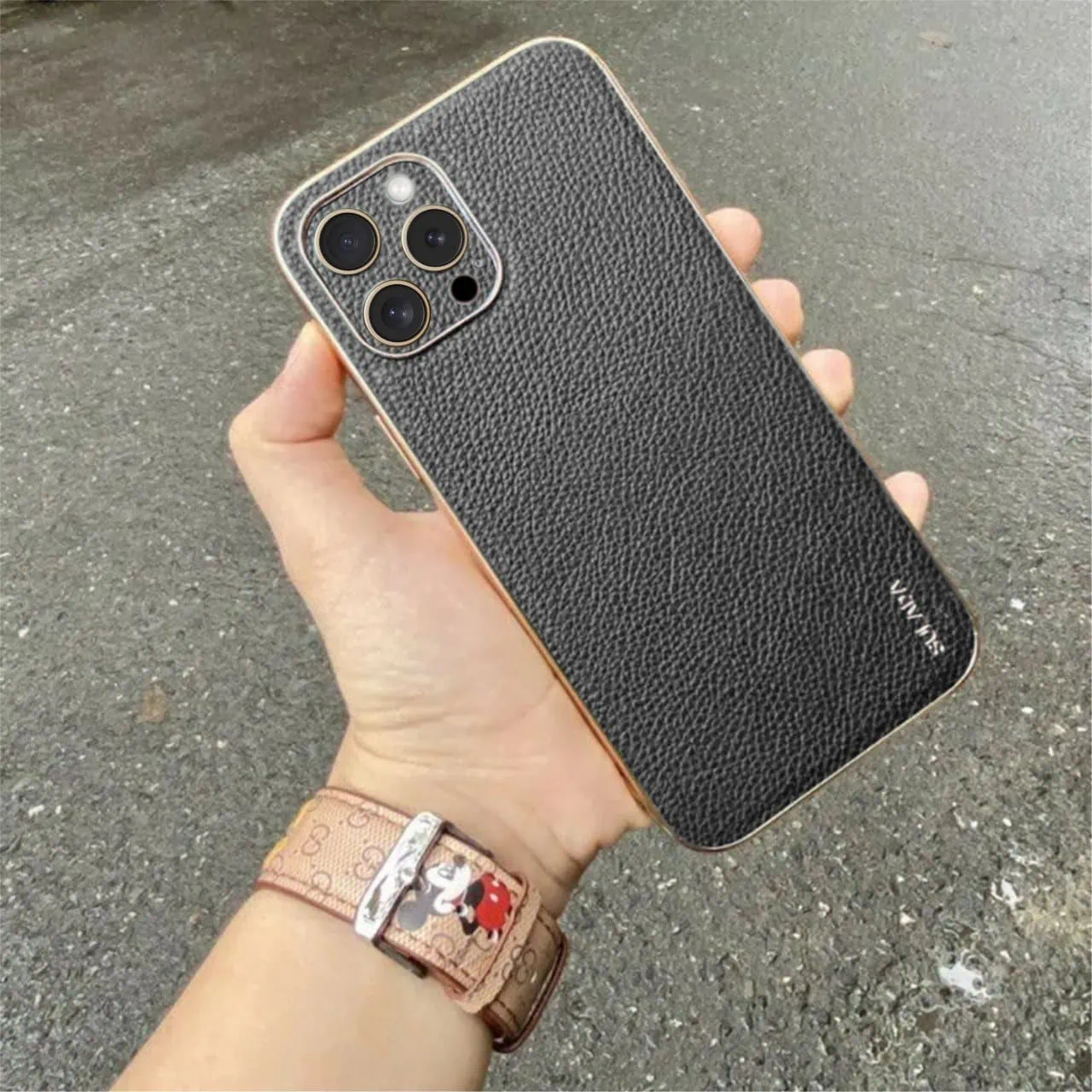 Etui do iPhone 15 Pro eleganckie luksusowe skórzane, z osłoną kamery, czarne ze złotem