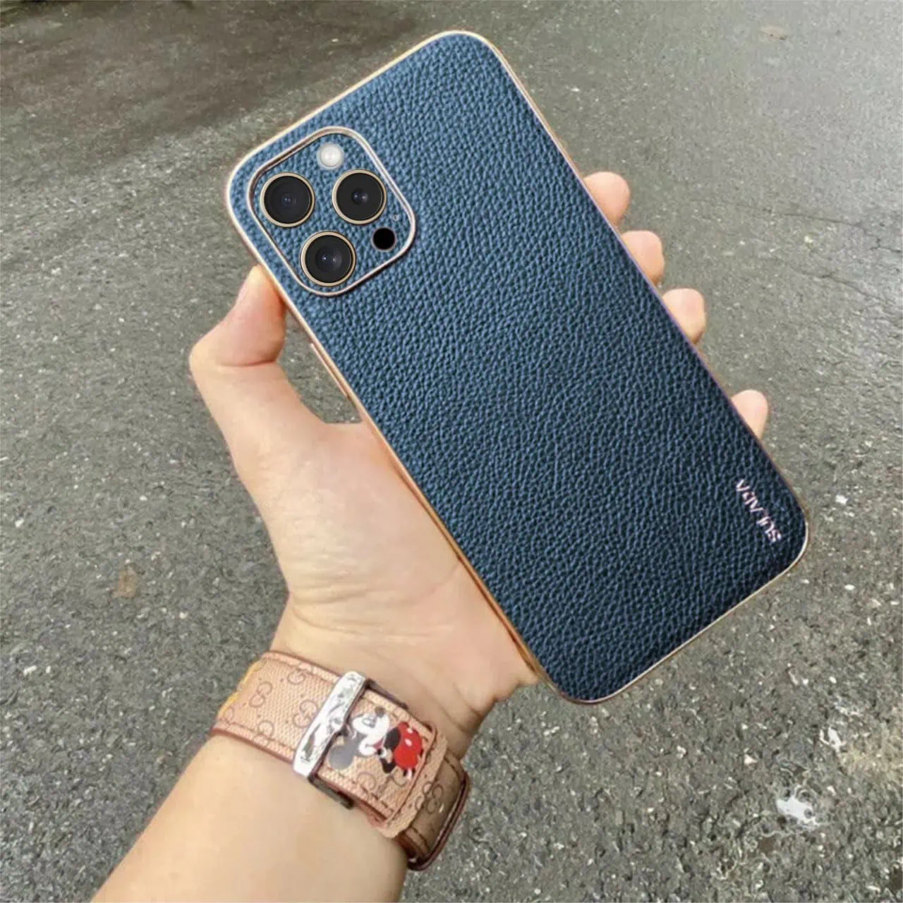 Etui do iPhone 15 Pro Max eleganckie luksusowe skórzane, z osłoną kamery, granatowe ze złotem