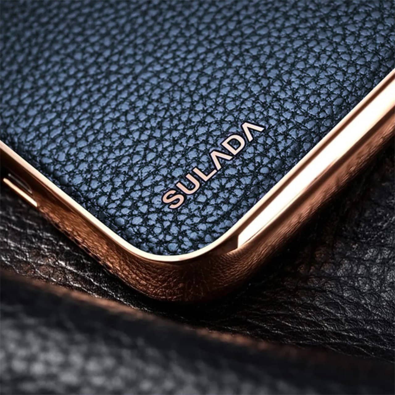 Etui do iPhone 15 Pro Max eleganckie luksusowe skórzane, z osłoną kamery, granatowe ze złotem