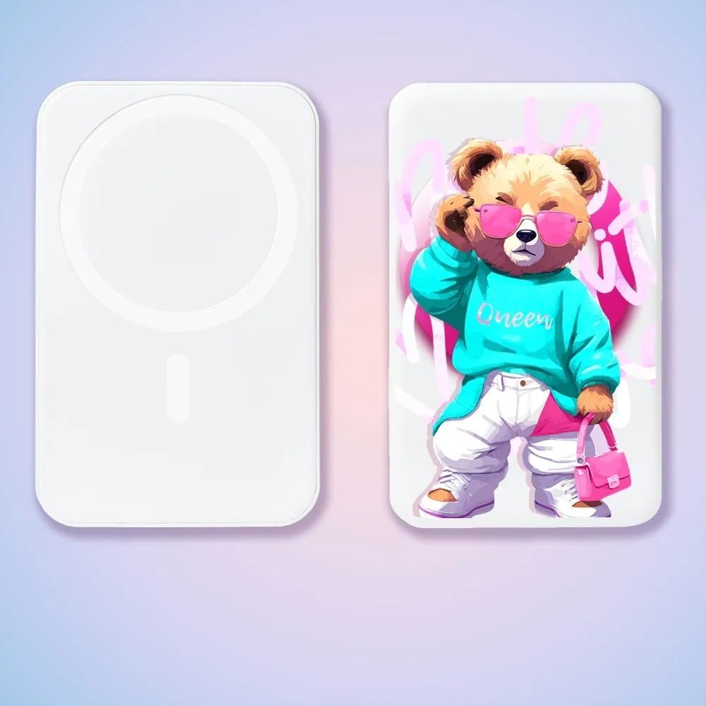 Power bank 10 000 mAh do iPhone, ładowanie bezprzewodowe MagSafe, Pink Queen, stylowy miś, biały