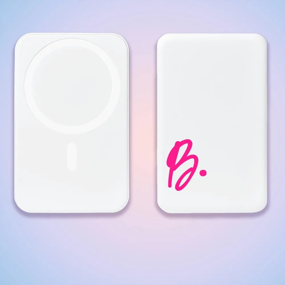 Power bank Magsafe 5000mAh ładowanie bezprzewodowe iPhone 16/15/14/13/12, wzór ręczna czcionka z literką, biały