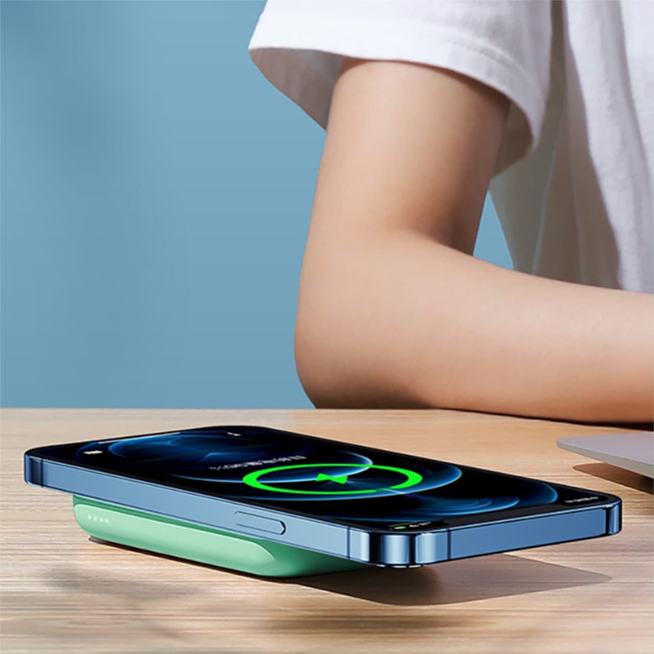 Power bank akumulator MagSafe 10000mAh, bezprzewodowe ładowanie, jasno zielony