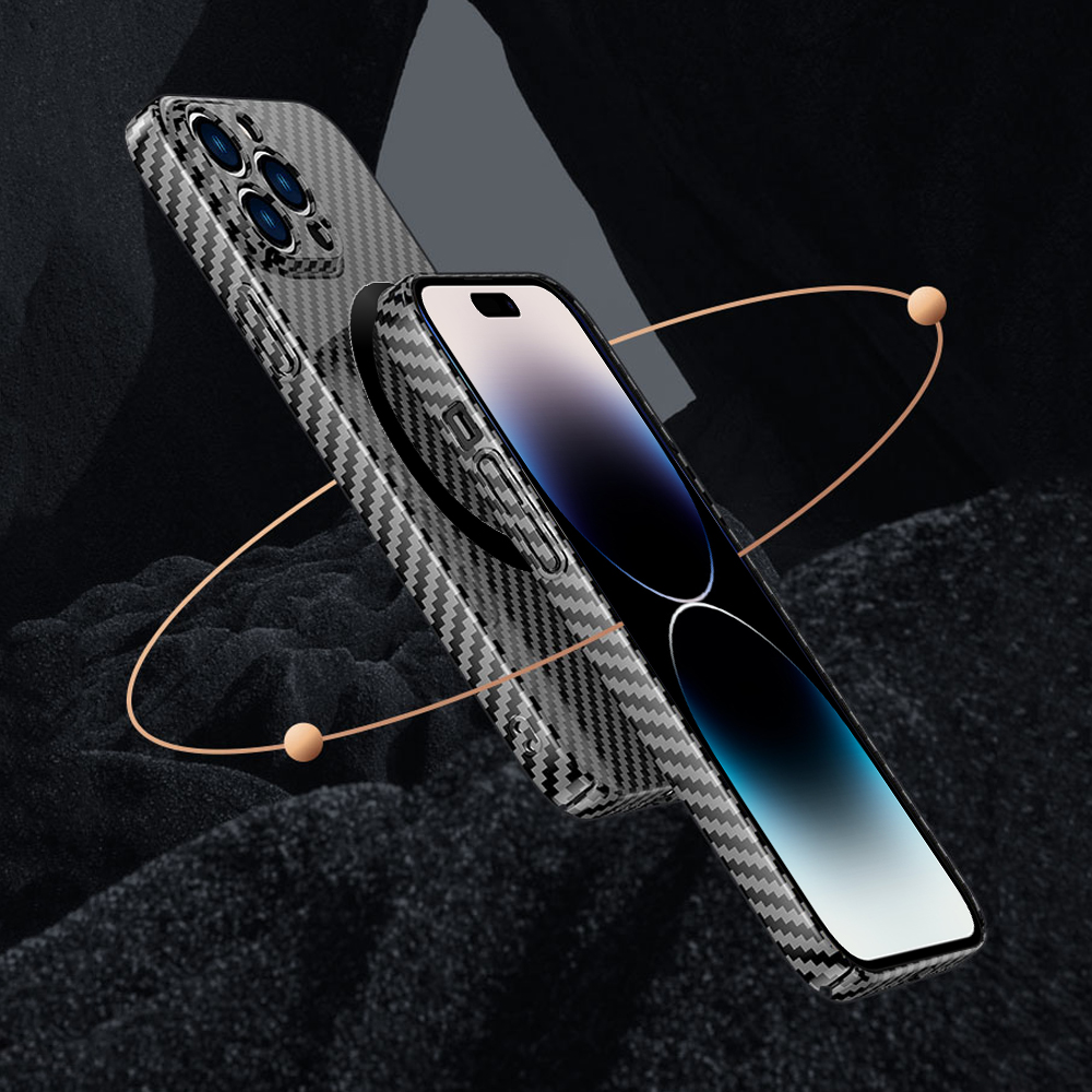 Etui do iPhone 13 Pro Carbon Shell MagSafe ultracienkie, czarne