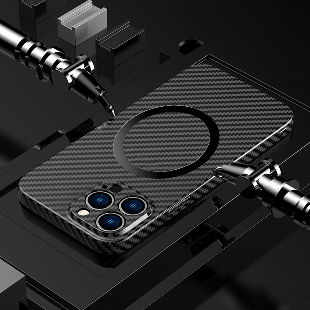 Etui do iPhone 13 Pro Carbon Shell MagSafe ultracienkie, czarne