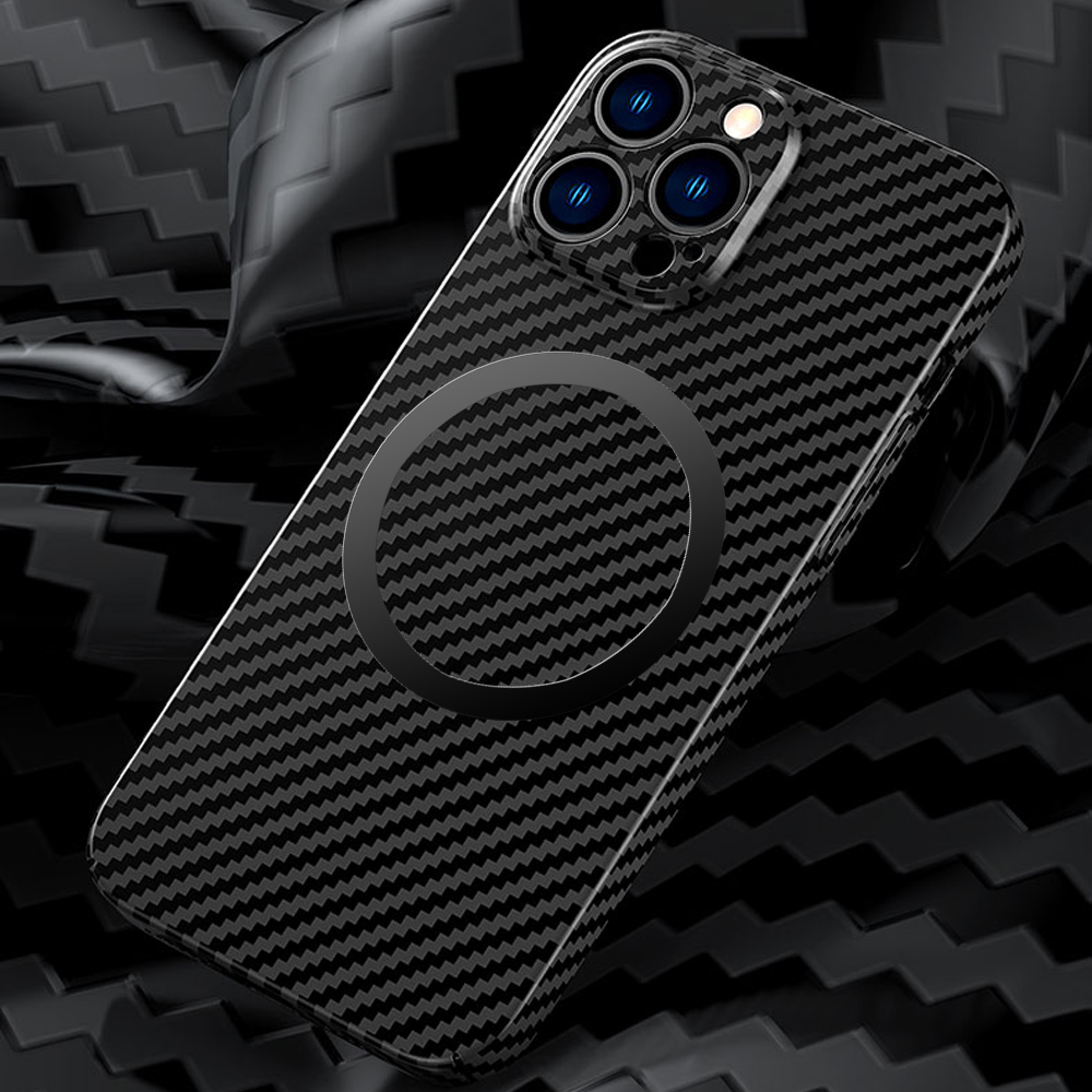 Etui do iPhone 13 Pro Carbon Shell MagSafe ultracienkie, czarne