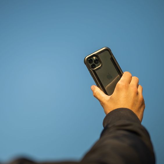 Etui do iPhone 14 Pro Max Pancerne aluminiowa, przeźroczysty tył, czarna ramka