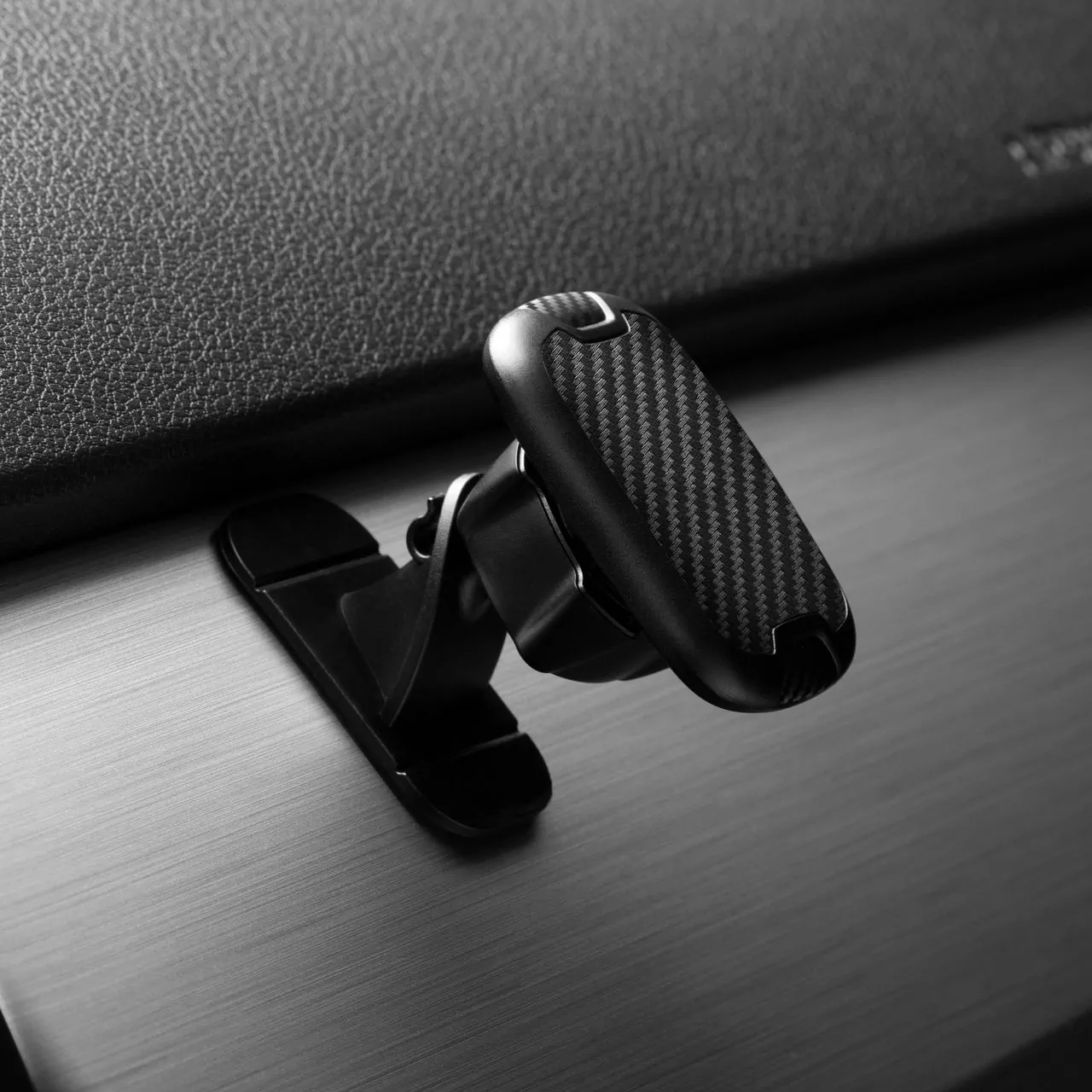 Uchwyt magnetyczny Carbon rotacja 360° na deskę/kokpit, czarny