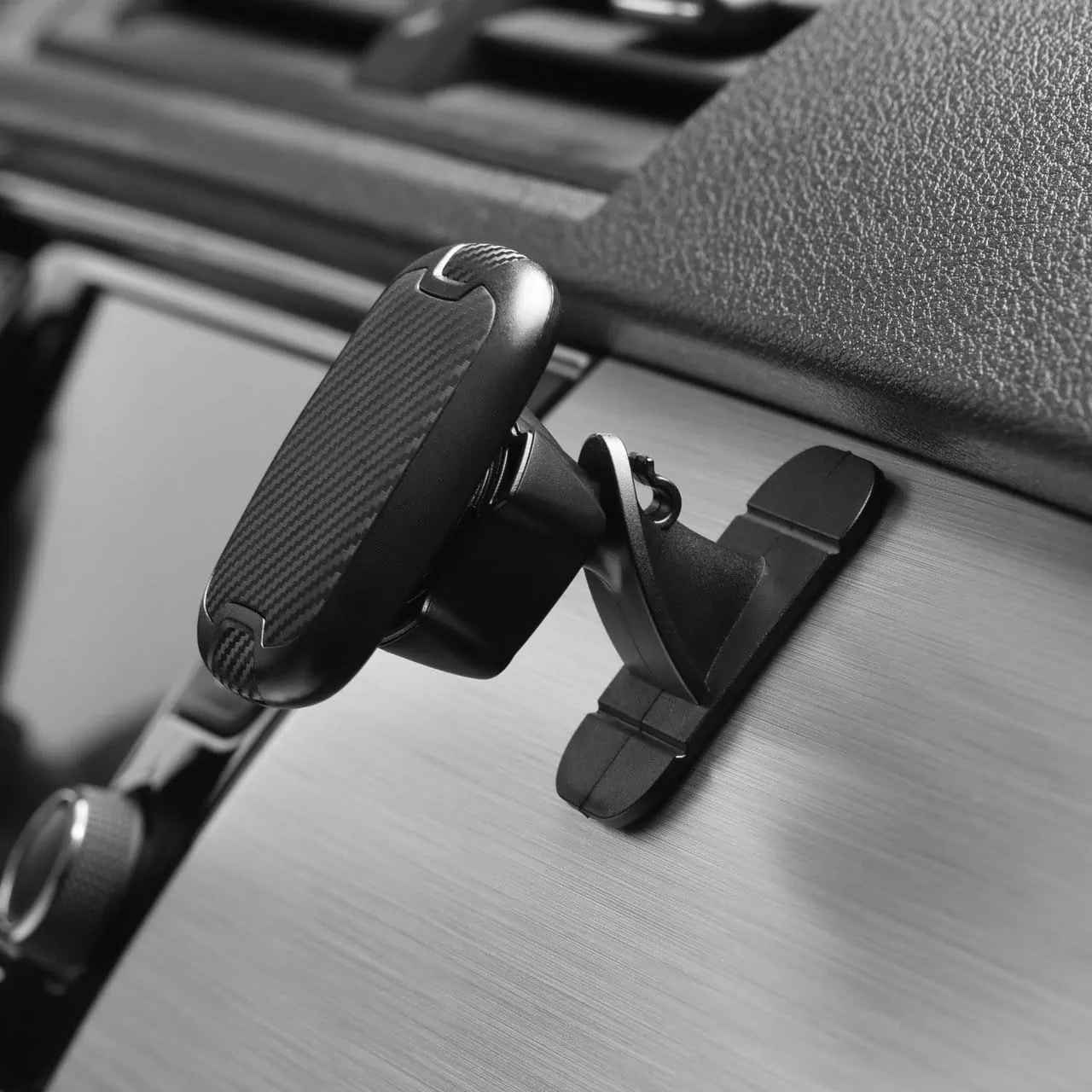 Uchwyt magnetyczny Carbon rotacja 360° na deskę/kokpit, czarny